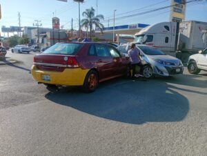 Choque en avenida Tecnológico deja daños y tráfico lento