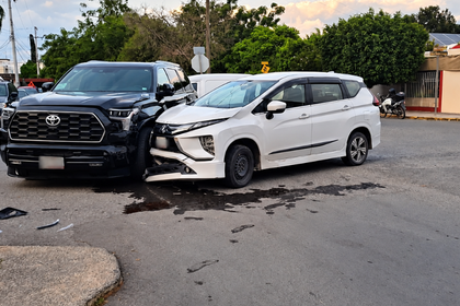 Accidente en Ciudad Victoria entre dos camionetas en Valle de Aguayo